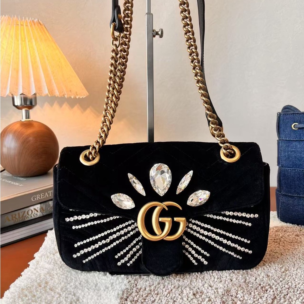 Gucci Black Velvet Marmont Women's Bag, Excellent condition, size-26*7*15